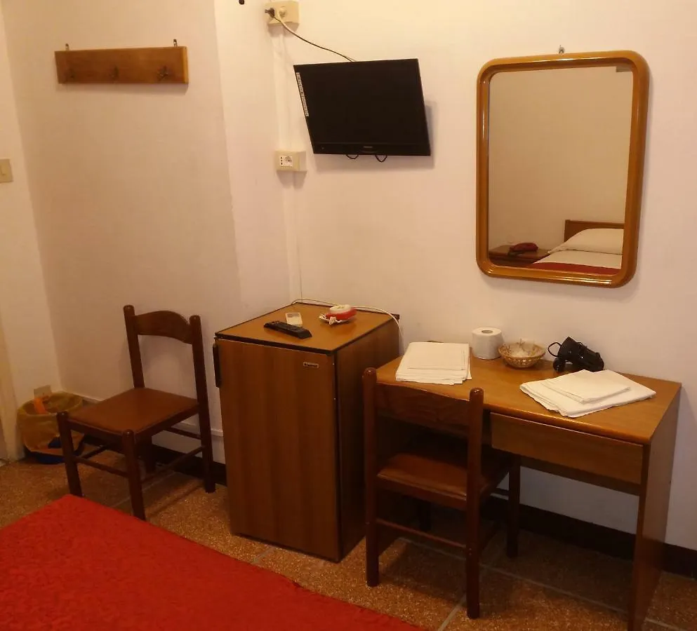 Hotel Mediterraneo Тиррения